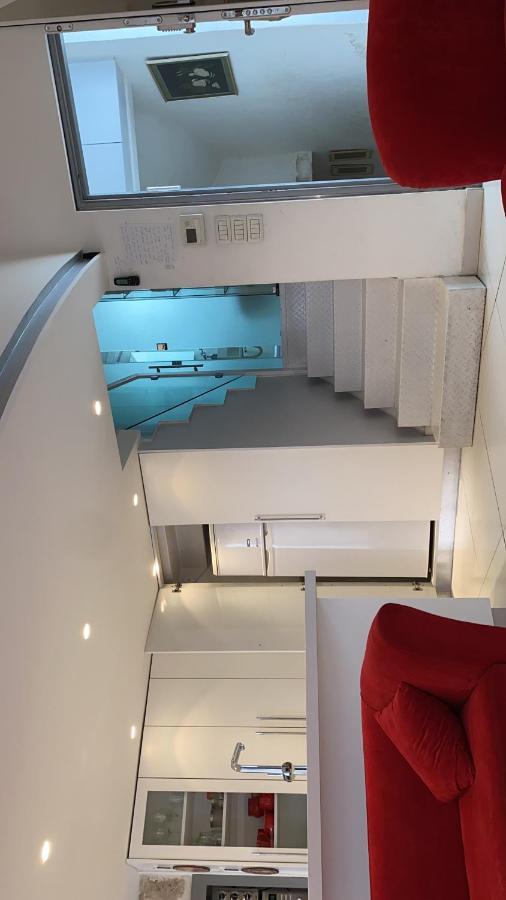 Apartment The White House סוויטת הבית הלבן *